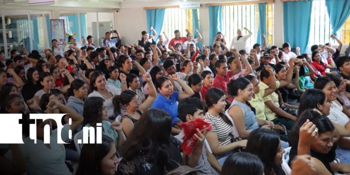 Foto: Entregan becas a jóvenes de URACCAN y BICU en Caribe Norte/TN8