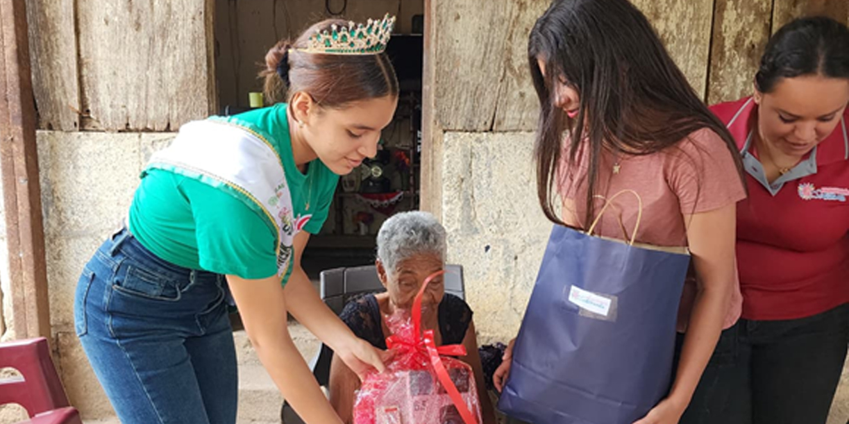 Foto: Madres nicaragüenses reciben atención médica y reconocimientos / Cortesía