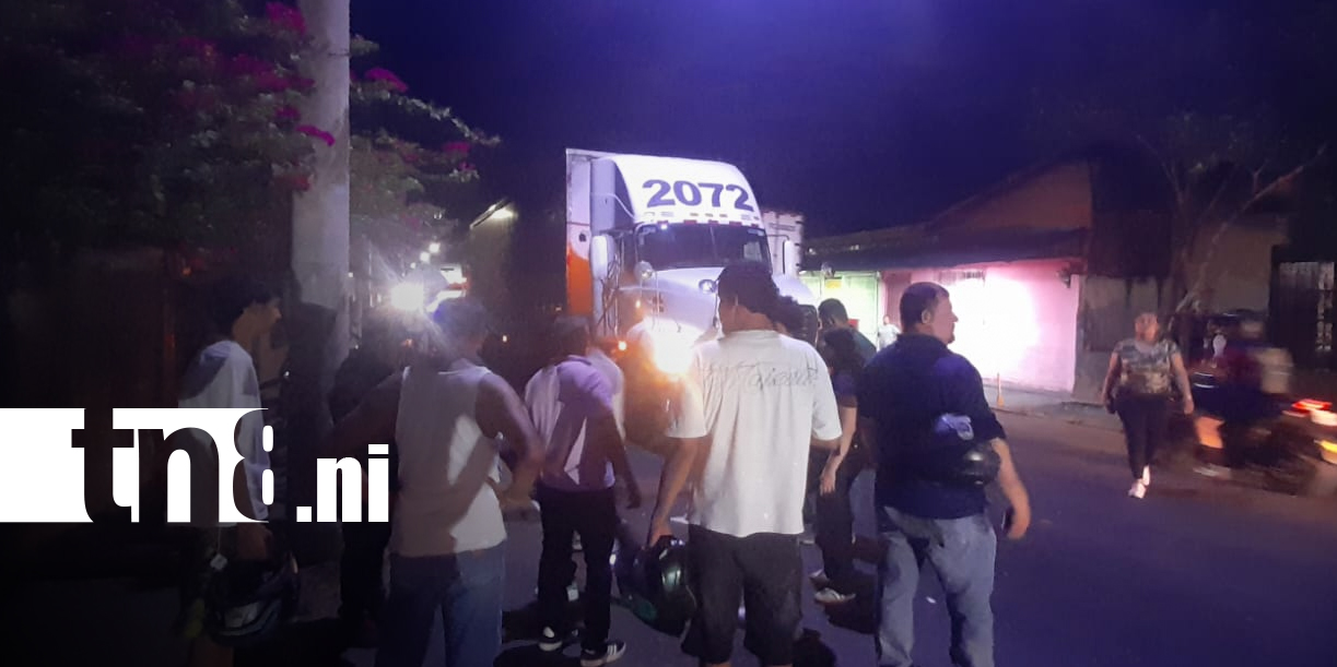 Foto: Motorizado termina con graves lesiones tras ser impactado por una rastra, en Managua/TN8