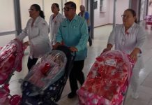 Sorprenden con regalos a las primeras mamás que dieron a luz en el Día de las Madres Foto: Madres reciben regalos en Managua/TN8
