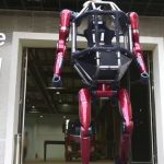 El futuro ya llegó: China revela un robot gigante tripulado capaz de destruir muros Foto: China presenta el primer robot 'mecha' /Cortesía