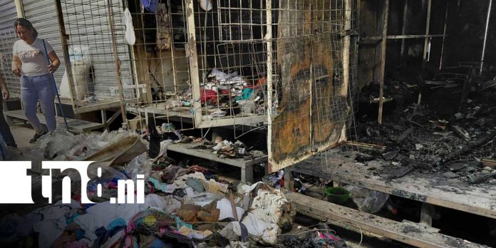 3 Foto: Incendio deja pérdidas totales en el Mercado Oriental/ TN8