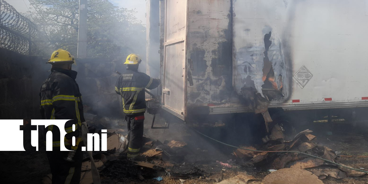Foto: Quema de basura provoca incendio en camión cargado con material inflamable en Managua/TN8