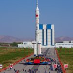 China avanza con el traslado de la nave Shenzhou-23 al área de lanzamiento Foto: China: Shenzhou-23 se prepara para su lanzamiento/Cortesía