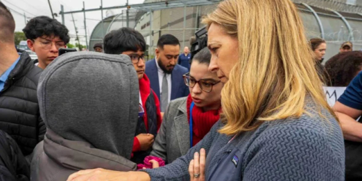 Foto: ICE bloquea a gobernadora en cárcel migratoria/Cortesía