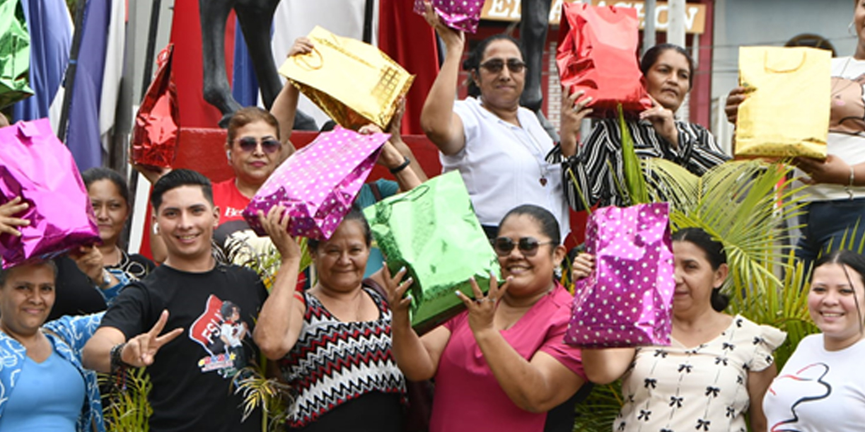 Foto: Madres nicaragüenses reciben atención médica y reconocimientos / Cortesía