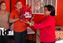 Crónica TN8 premió el amor y entrega de una madrecita en el barrio Georgino Andrade Foto: Crónica TN8 premió el amor y entrega de una madrecita en el barrio Georgino Andrade/TN8