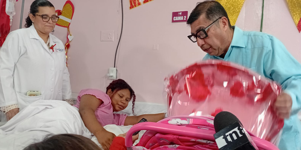 Foto: Madres reciben regalos en Managua/TN8