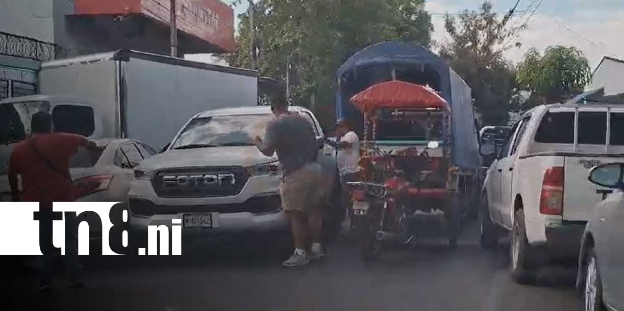 Foto: Accidente en Altamira y quejas por mal estacionamiento en Ciudad Jardín/TN8