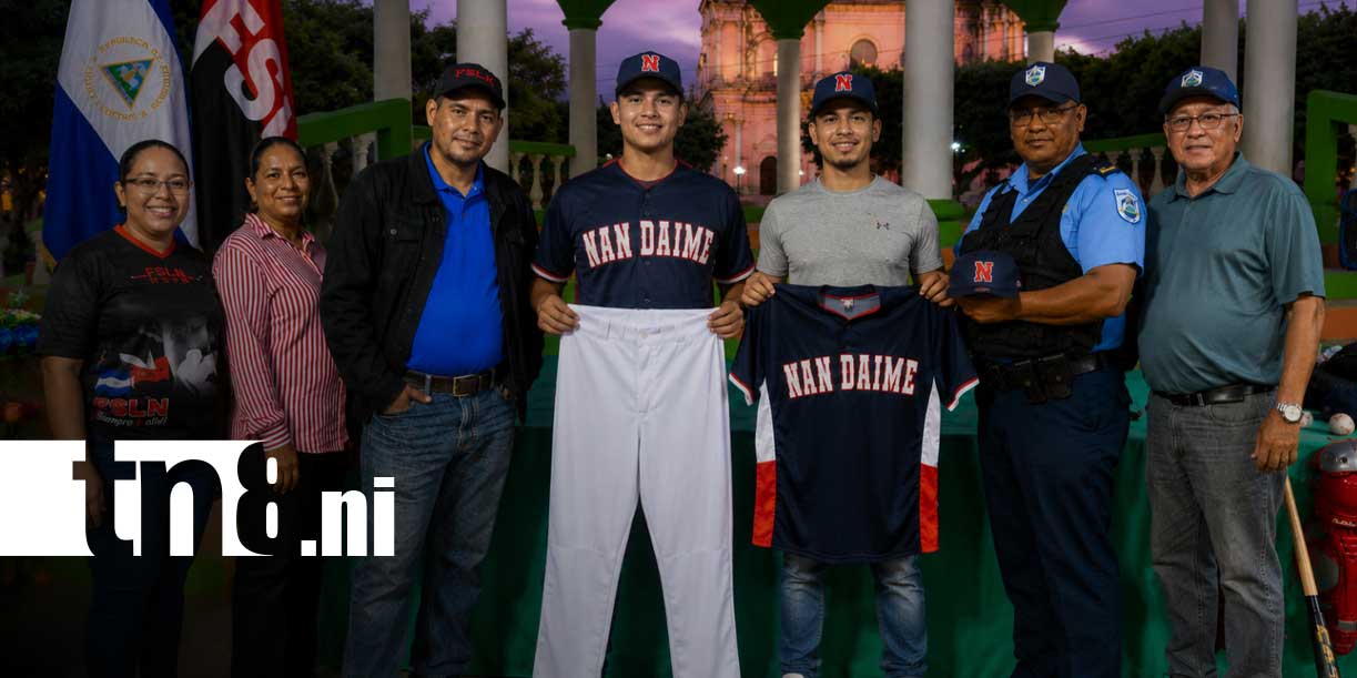 Foto: Béisbol: Nandaime entrega uniformes a selección Mayor A/TN8