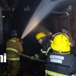 Voraz incendio consume varios tramos en el mercado municipal Ernesto Fernández de Masaya Foto: Voraz incendio consume varios tramos en el mercado municipal Ernesto Fernández de Masaya/TN8