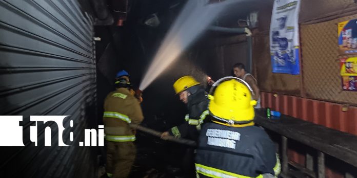 4 Foto: Voraz incendio consume varios tramos en el mercado municipal Ernesto Fernández de Masaya/TN8