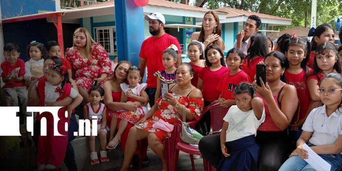 Foto:Estudiantes celebran a las madres con cantos, poemas y actividades culturales/TN8 Foto:Estudiantes celebran a las madres con cantos, poemas y actividades culturales/TN8