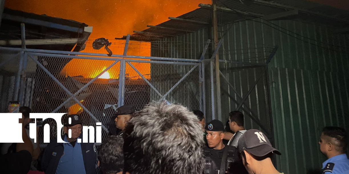 Foto: Voraz incendio consume varios tramos en el mercado municipal Ernesto Fernández de Masaya/TN8