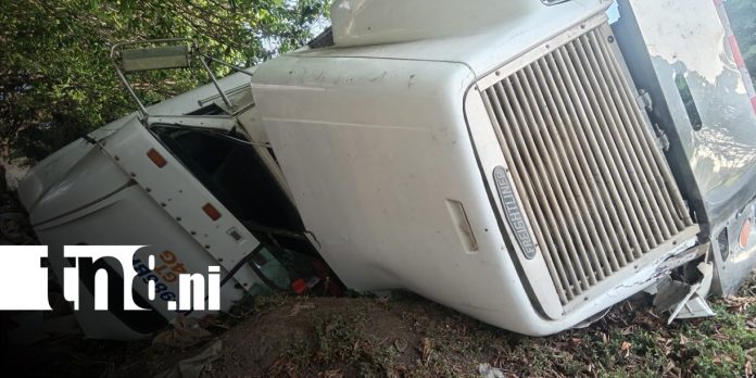 5 Foto: Vuelco de cabezal en Nueva León–Managua/TN8