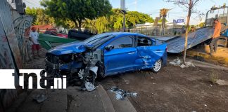 Foto : Accidente en El Chele deja daños en poste y semáforos/TN8