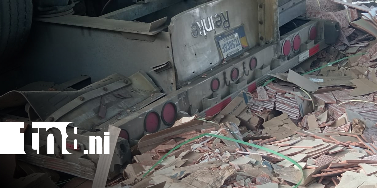 Foto: Vuelco de cabezal en Nueva León–Managua/TN8