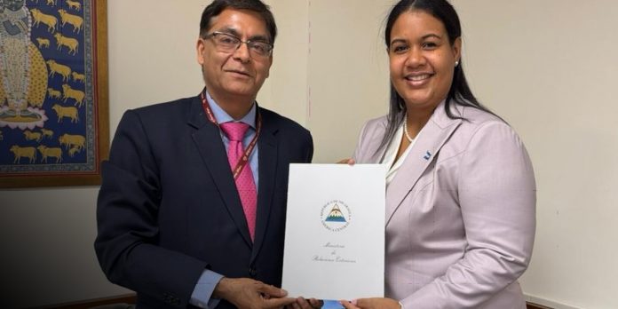 Foto:Nicaragua presenta Copias de Estilo ante el Ministerio de Asuntos Exteriores de la India/Cortesía Foto:Nicaragua presenta Copias de Estilo ante el Ministerio de Asuntos Exteriores de la India/Cortesía