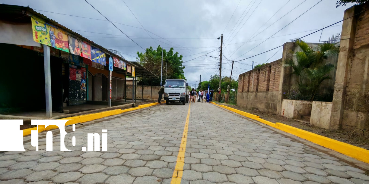 Foto: Familias de Rivas celebran nueva calle adoquinada /TN8