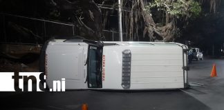 Foto;Ambulancia vuelca en Managua/TN8