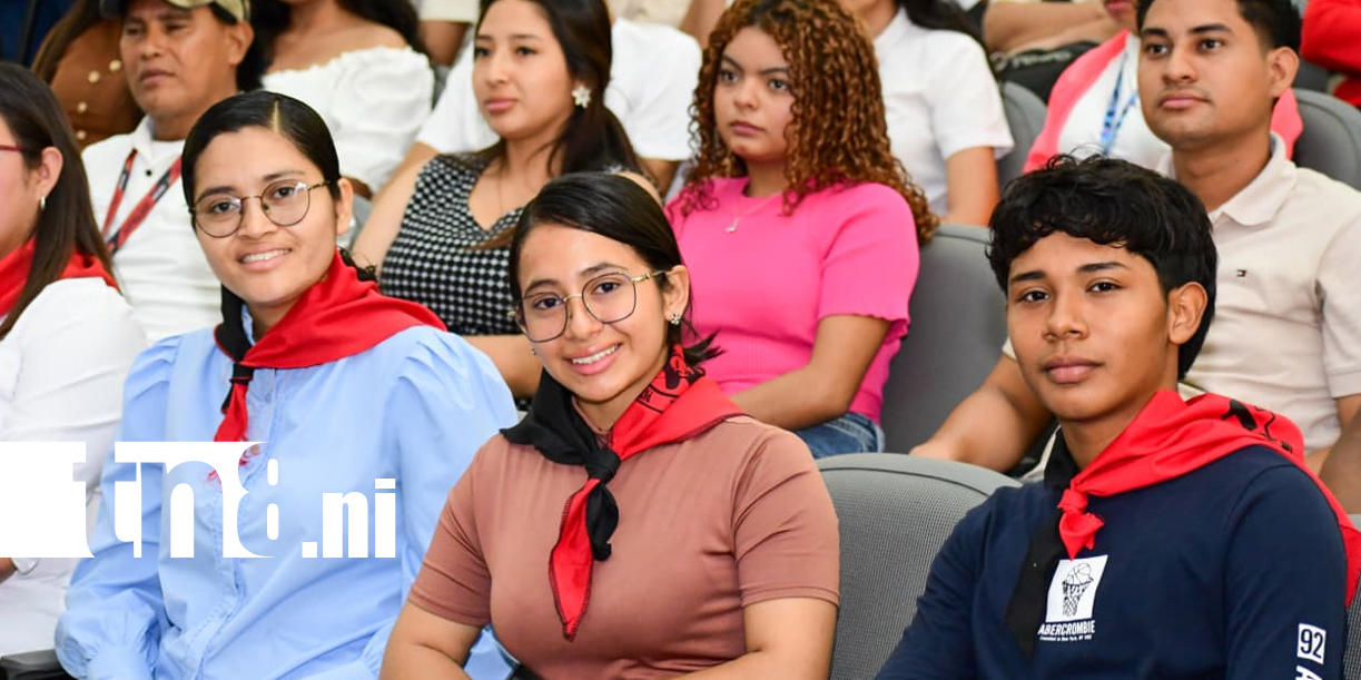 Foto: Becas “Pueblo Presidente” benefician a más de 30 mil estudiantes /TN8