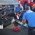 Joven fracturada tras choque en la Rotonda El Periodista, Managua Foto: Accidente en sector de la Rotonda El Periodista, en Managua / TN8