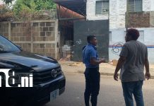 Delincuentes saquean bodega en el barrio Javier Cuadra de Managua Foto: Robo en una bodega de Managua / TN8