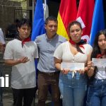 Foto: Becas a estudiantes de Carazo / TN8