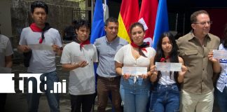 Foto: Becas a estudiantes de Carazo / TN8