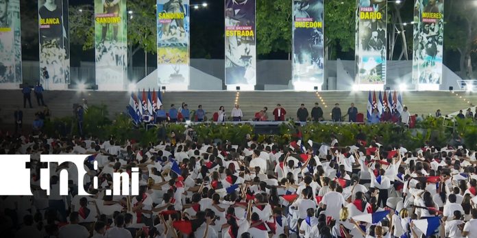 Foto: Acto por la Dignidad Nacional con el Comandante Daniel Ortega y la Compañera Rosario Murillo Foto: Acto por la Dignidad Nacional con el Comandante Daniel Ortega y la Compañera Rosario Murillo