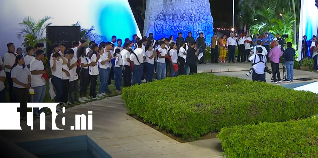 Foto: Ofrenda floral con los Co-Presidentes de Nicaragua, Daniel Ortega y Rosario Murillo, en homenaje al General Sandino