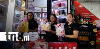 Foto: Mercados con productos alusivos al Día de las Madres / TN8
