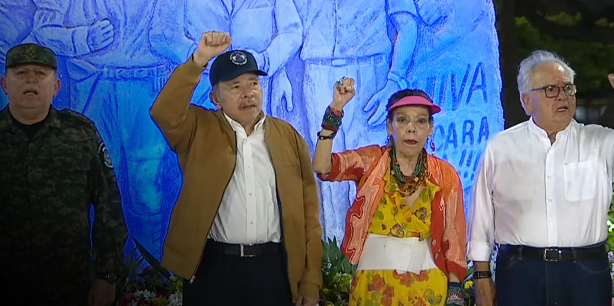 Foto: Ofrenda floral con los Co-Presidentes de Nicaragua, Daniel Ortega y Rosario Murillo, en homenaje al General Sandino