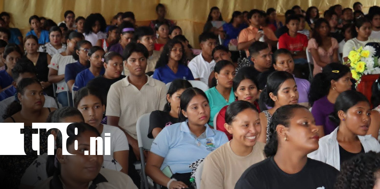 Foto: Entrega de becas en URACCAN Bilwi / TN8