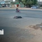 Cámaras captan impactantes choques en el cruce Carlos Marx, Managua Foto: Fuerte accidente con motos en Managua / TN8