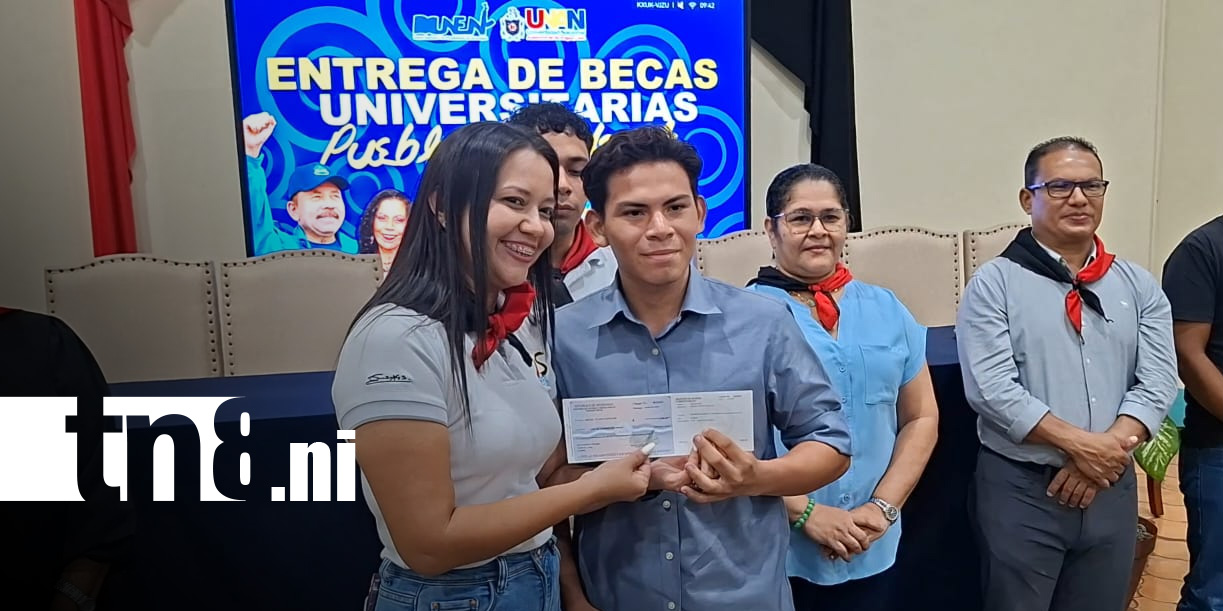 Foto: Becas para universitarios en León / TN8