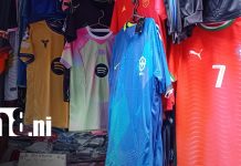 ¿Con quién vas en el Mundial? Mercados de Managua «full» de camisetas futboleras Foto: Venta de camisetas del Mundial de Fútbol en mercados de Nicaragua / TN8