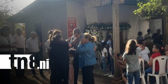 Foto: Tragedia enluta a una familia tras corriente en Majagual / TN8