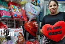 Madres comerciantes ya se preparan para celebrar a la reina del hogar Foto: Madres comerciantes ofrecen detalles llenos de amor y tradición /TN8