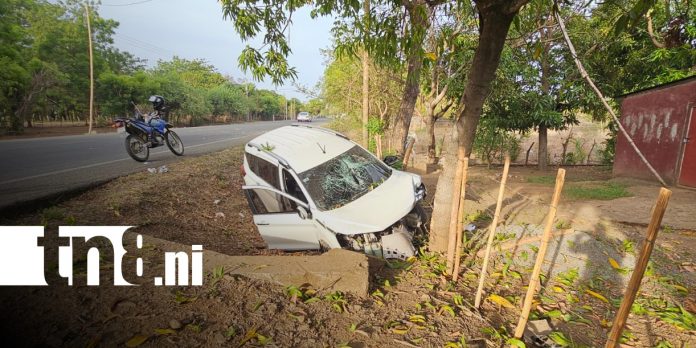 Foto: Choca contra objeto fijo en la Carretera León - Poneloya / TN8