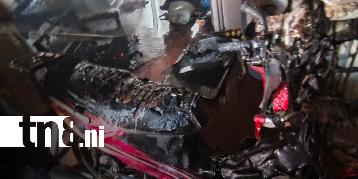 Foto: Fuerte incendio en una vivienda del barrio Nuevo Amanecer, en Estelí / TN8