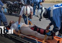Foto: Mujer resulta lesionada tras derrape de motocicleta en carretera Nueva a León / TN8