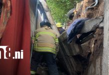 ¡De milagro! Familia queda atrapada tras colapso de muro en Managua Foto: ¡De milagro! Familia queda atrapada tras colapso de muro en Managua/TN8