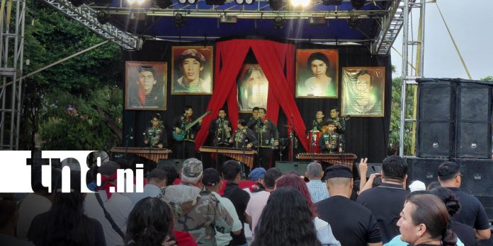 Foto: Conmemoran a Héroes y Mártires de la Revolución desde Granada/TN8