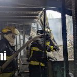 Incendio arrasa tres cuartos en el Mercado Oriental y deja 15 personas sin hogar Foto:Tragedia en el Mercado Oriental: incendio consume viviendas y provoca caos/TN8