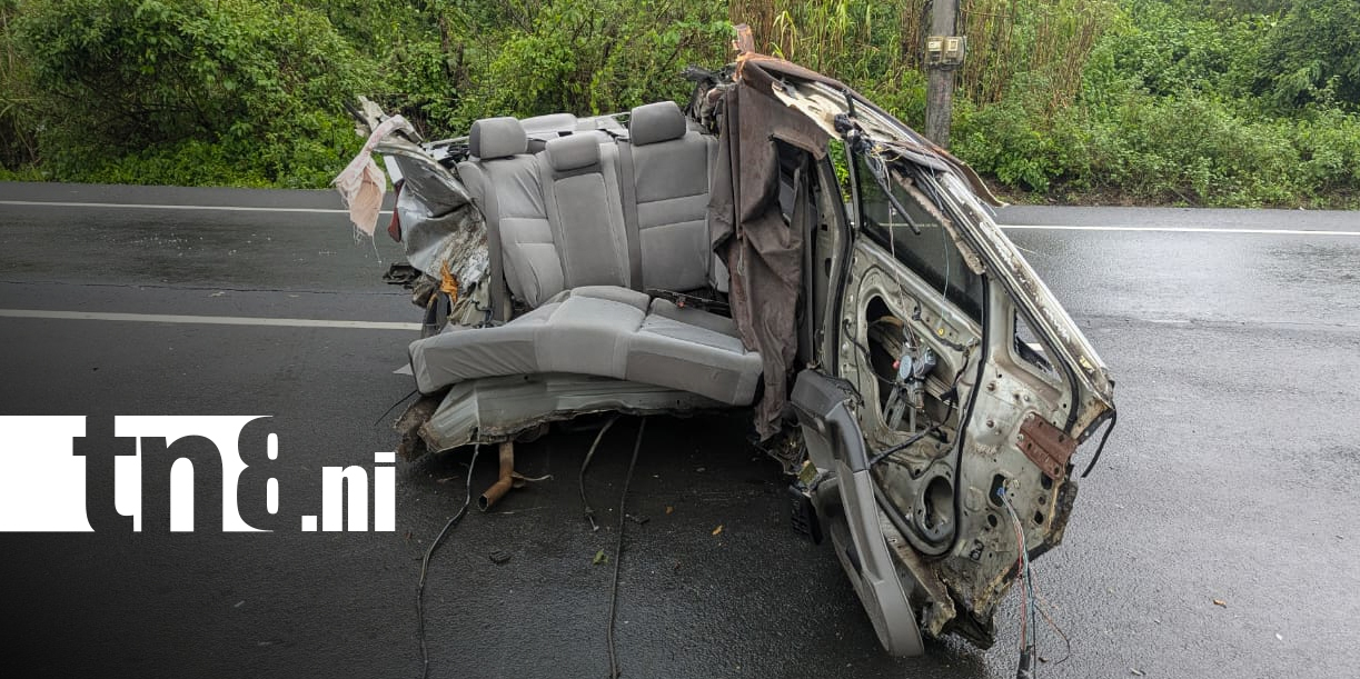 Foto: Accidente en Carretera Sur deja vehículo partido en dos/TN8