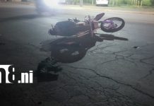 Motociclista resulta con lesiones de consideración tras colisión con camioneta en Managua Foto: Accidente en Managua deja motociclista lesionado/TN8