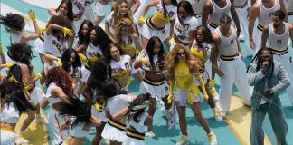 Foro:Shakira puso a cantar a miles de aficionados en el arranque del Mundial/Cortesía