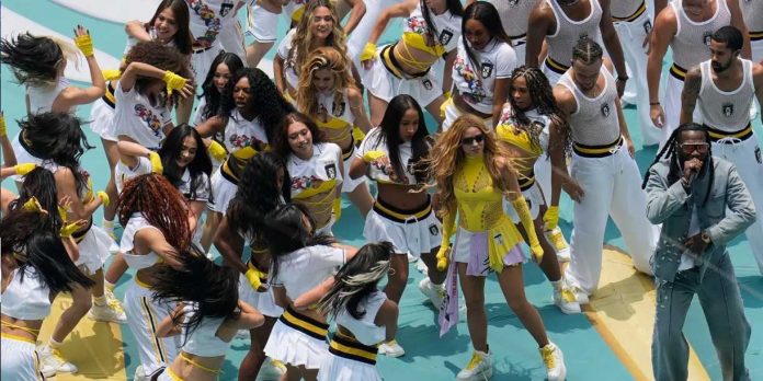 Foro:Shakira puso a cantar a miles de aficionados en el arranque del Mundial/Cortesía Foro:Shakira puso a cantar a miles de aficionados en el arranque del Mundial/Cortesía