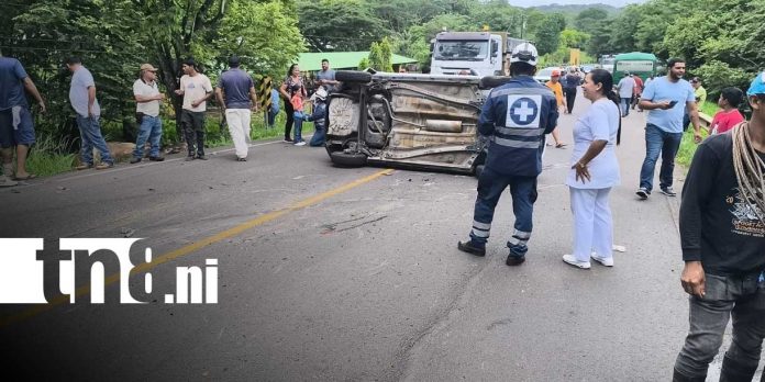 1 Foto: Accidente involucra microbús y deja varios semovientes sin vida en Chontales / Cortesía